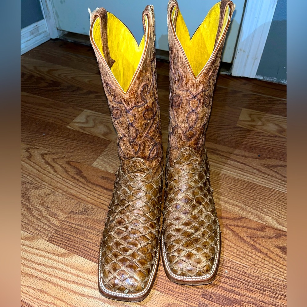 CAVENDER FISH SCALE BOOTS// BRAND NEW ONLY WORN ONCE! PAID $480 SELLING FOR $300
